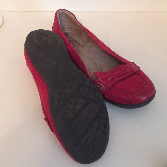 Women’s Naturalizer Flats - Picture 2 of 2